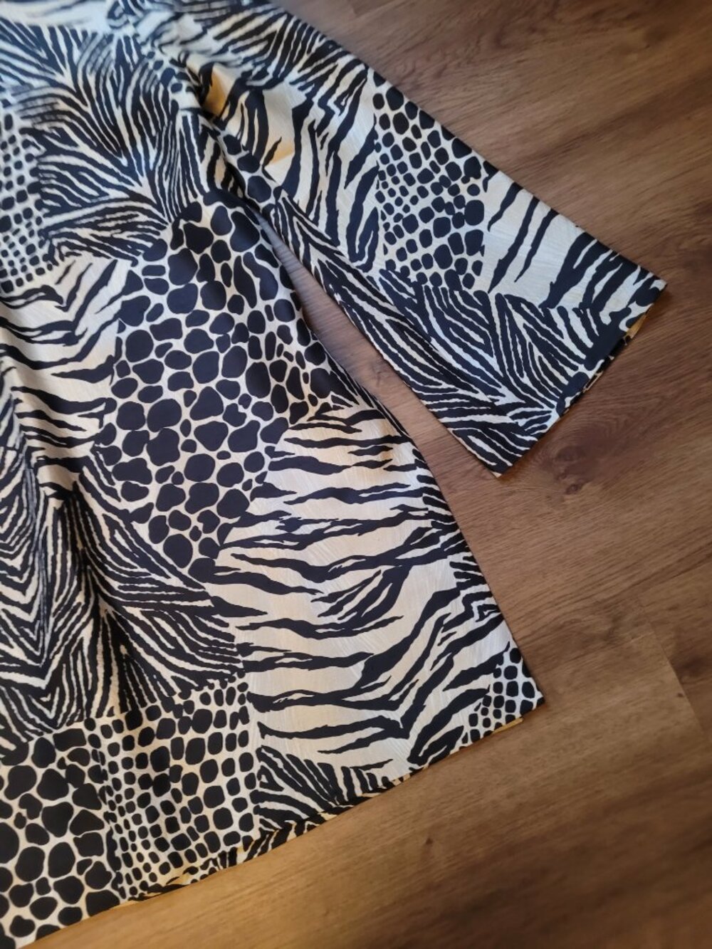Dolce and Gabbana iconic Y2K silk animal print tunic - Picture 9 of 15